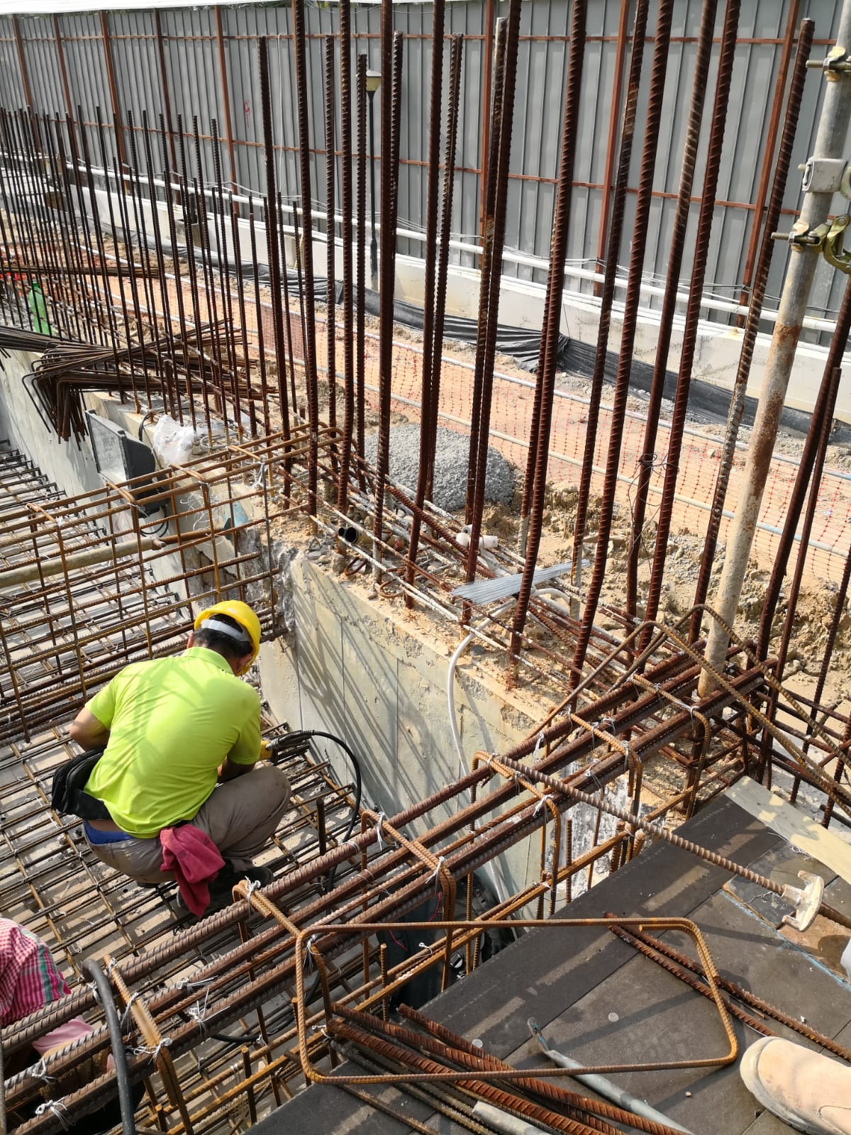 Tensile Pull-Out Test performed on Rebar with MASON C-RE 585 - Fasten ...